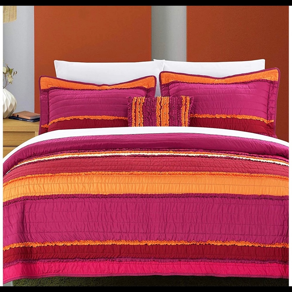 4 piece Italica Ruffled quilt set